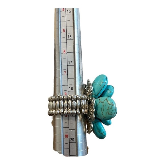 NWT WOMEN'S BLUE NECKLACE, FLOWER RING AND EARRING BUNDLE - Picture 4 of 6